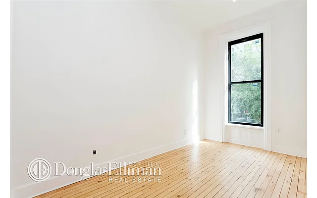 Sold by Douglas Elliman | media 25