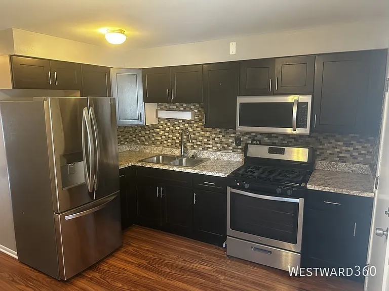 1301 E 75th St #B — Photo 2