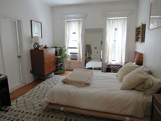 5th image of 312 Park Pl APT 3