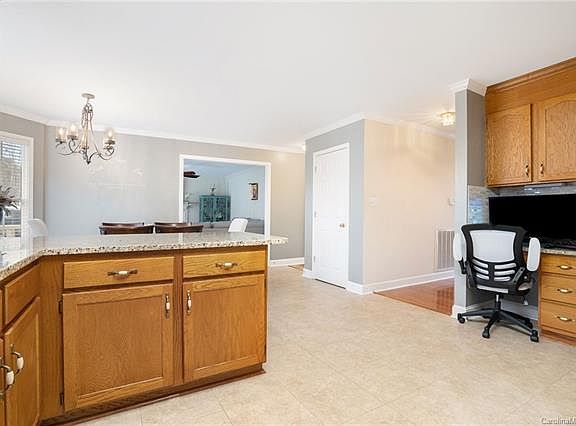 5th image of 290 Bonaventure Dr