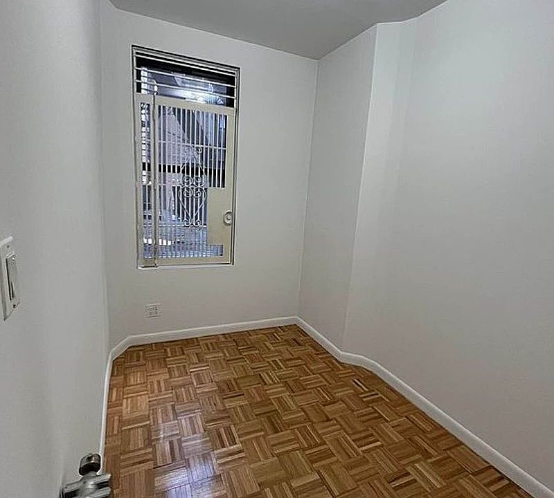 1st image of 365 Broome St APT 3