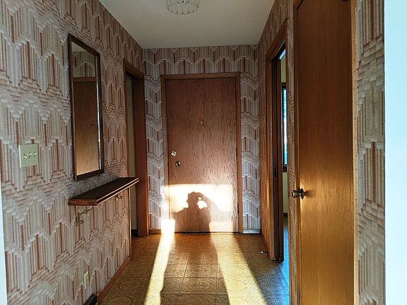 2nd image of 4711 Stonegate Pl