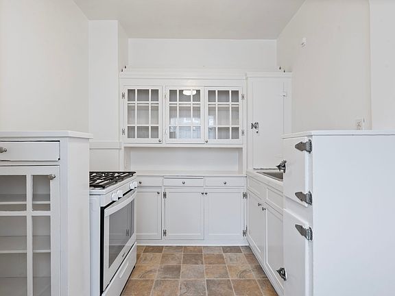 3rd image of 5441 California St APT 8