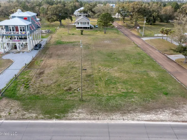 231 S Beach Blvd, Waveland, MS 39520