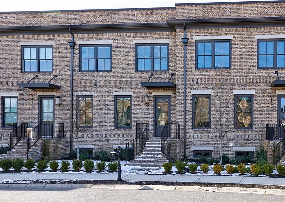 1st image of 230 Crescent Cir SW