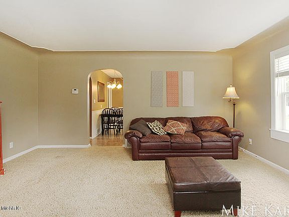 5th image of 6284 Balsam Dr