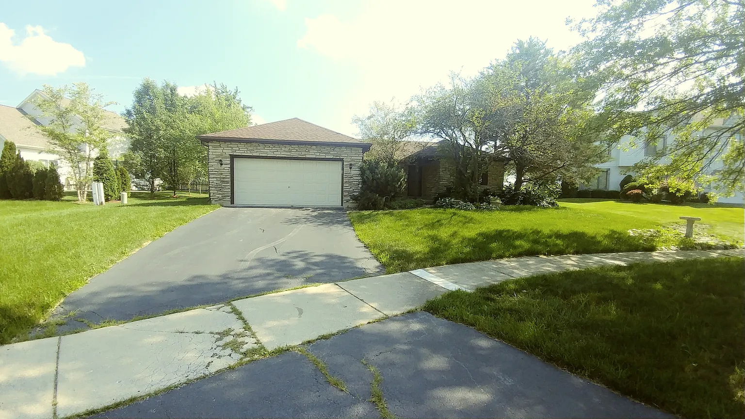349 Jamestown Ave photo 1