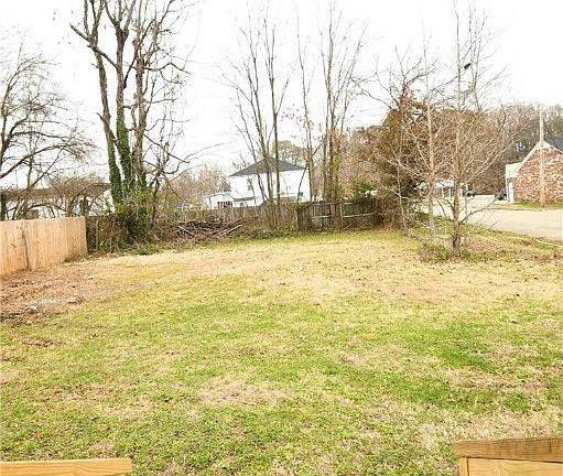 4th image of 2323 Richmond Ave