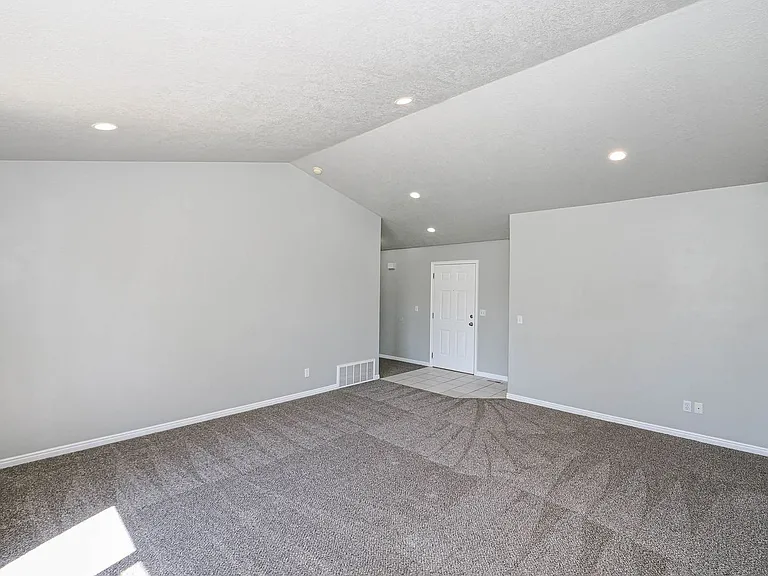 537 N 400 W — Photo 10