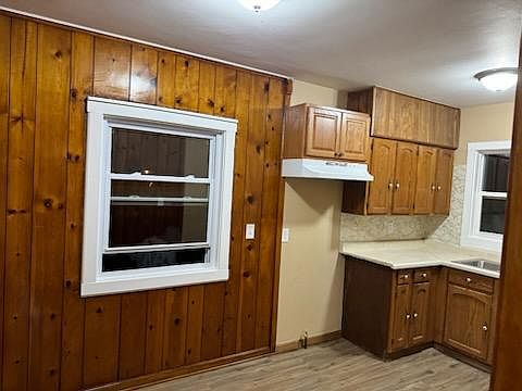 2nd image of 611 Burr St