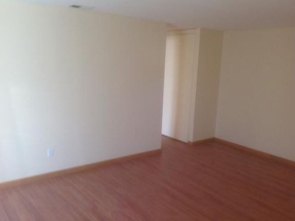 5th image of 144 Cambridge Dr