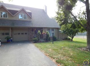 2921 SW Foxcroft 3 Ct, Topeka, KS 66614