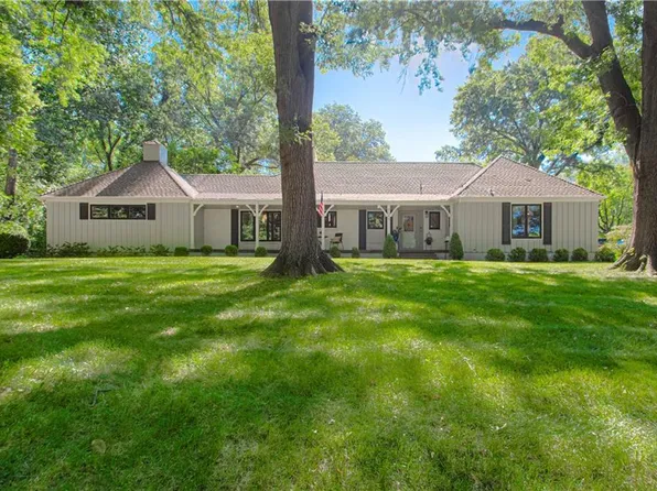 9645 Meadow Ln, Leawood, KS 66206