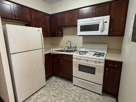 4th image of 872 N Milwaukee Ave APT B1