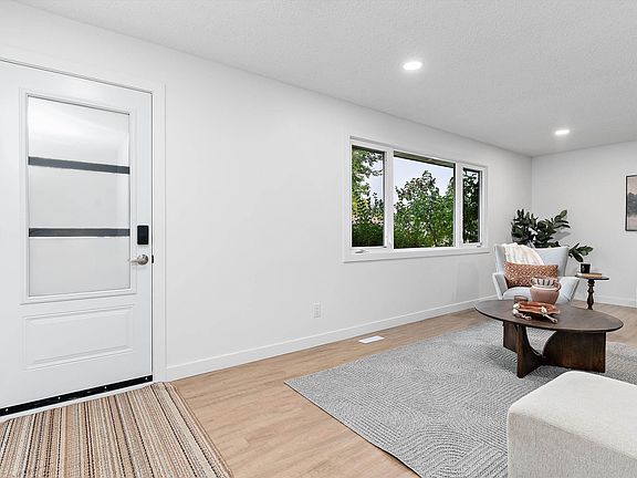 3rd image of 5 Glenbrook Blvd