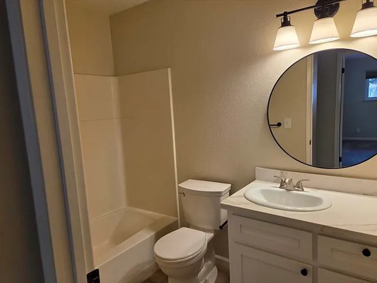 806 Alynn Way #B — Photo 8