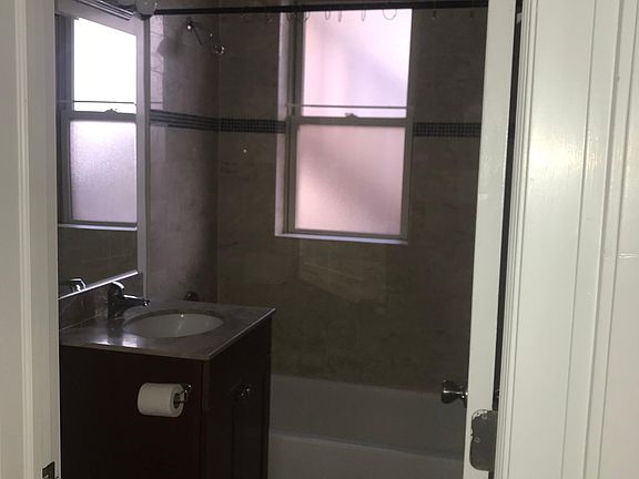 5th image of 7432 N Oakley Ave APT 1B