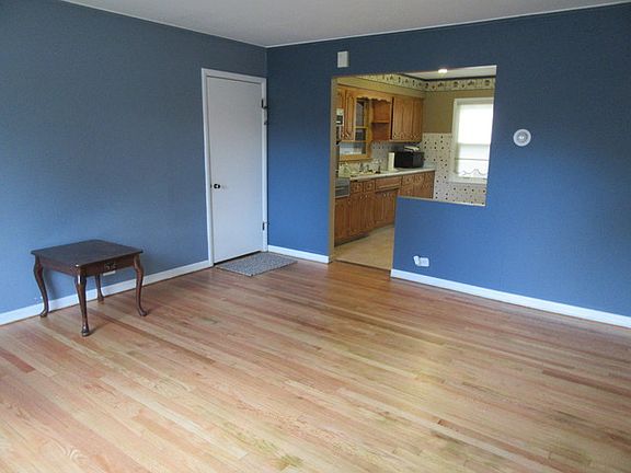 4th image of 9643 Normandy Ave