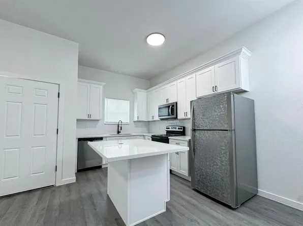 328 Clearwater St #A, Houston, TX 77029