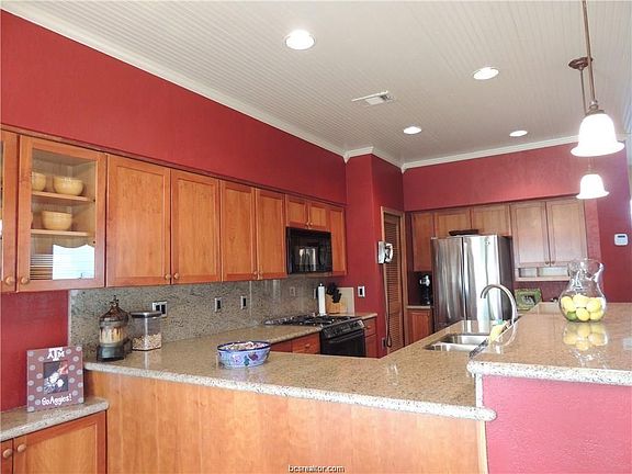 5th image of 15 Forest Dr