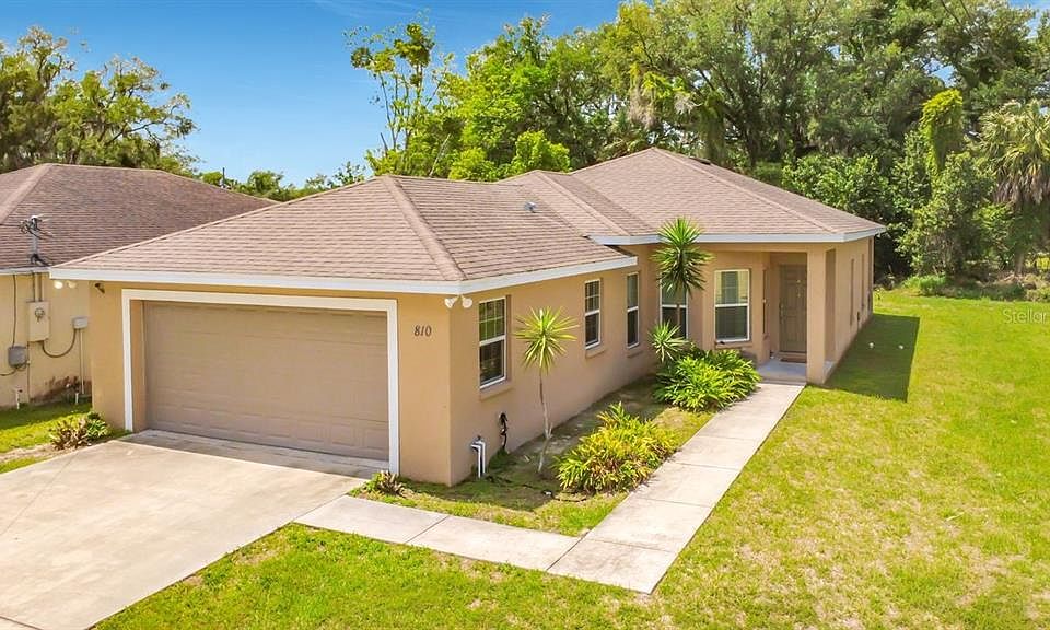1st image of 810 Pecan Ave