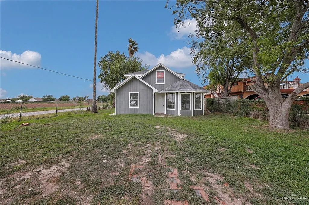 3 bed, 1.0 bath, 1356 sqft, $1,050 — Photo 2