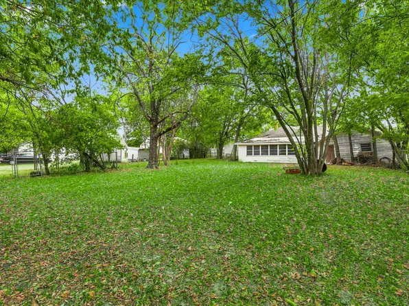 220 S 2nd St, Wills Point, TX 75169