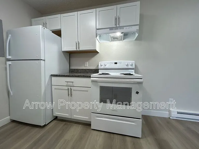 902 E E St — Photo 5