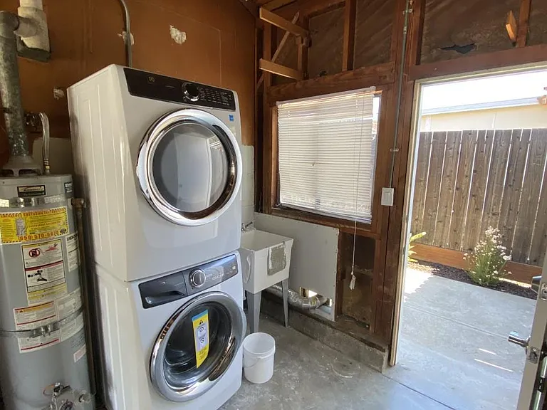 855 Adams St — Photo 7