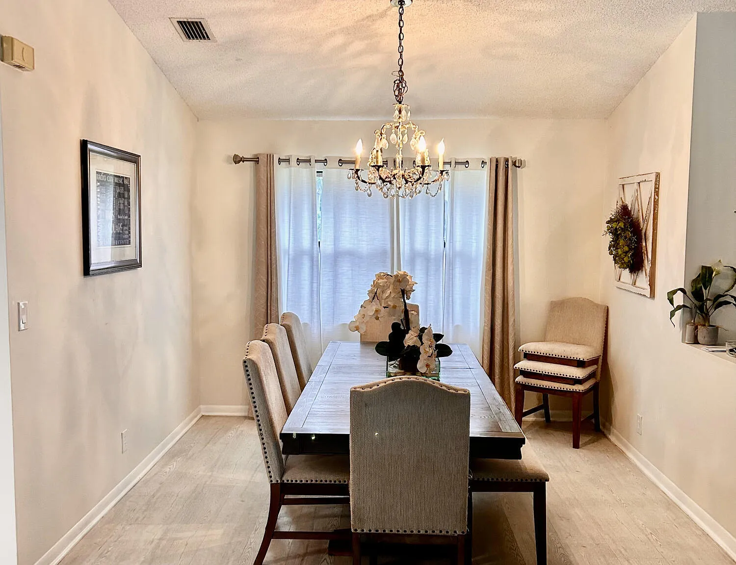 3 bed, 2.0 bath, 1928 sqft, $3,200 — Photo 4