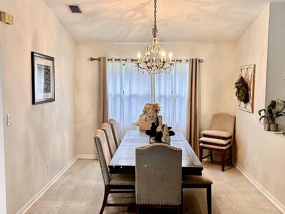 4th image of 2153 Amesbury Cir