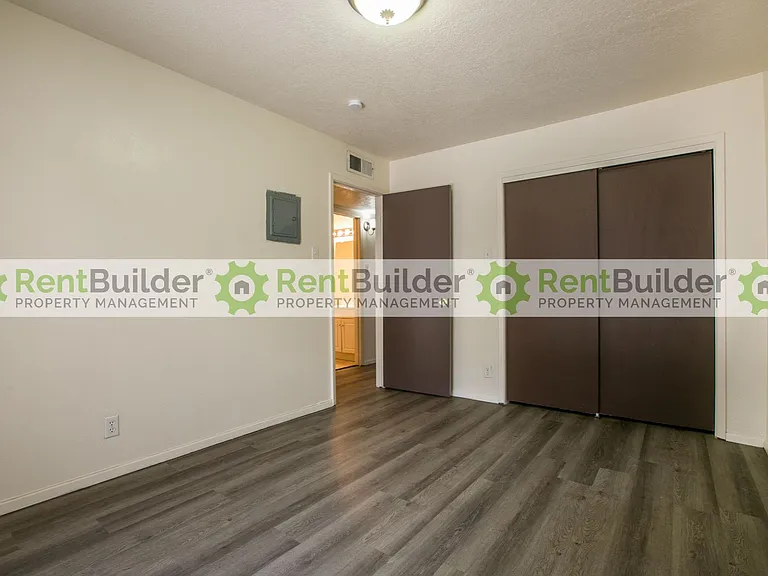 12124 Menaul Blvd NE — Photo 3