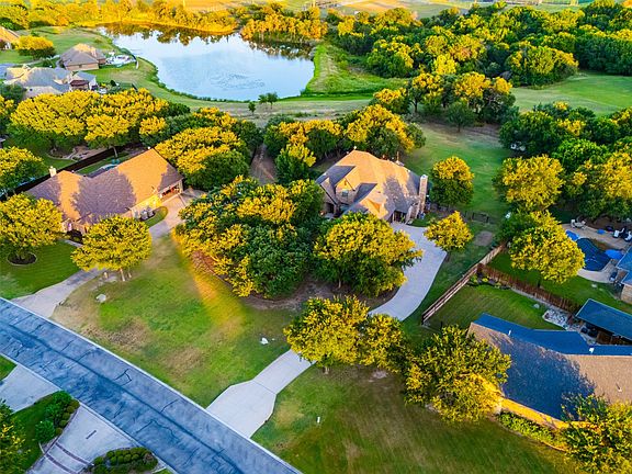 5th image of 135 Crooked Stick Ln