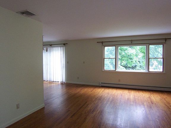 2nd image of 1605 James St