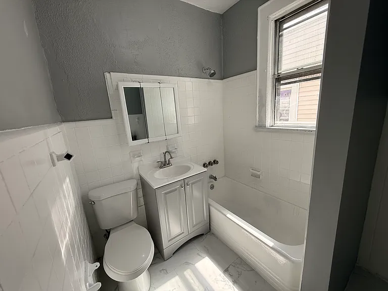 31 Aldine St #2 — Photo 10