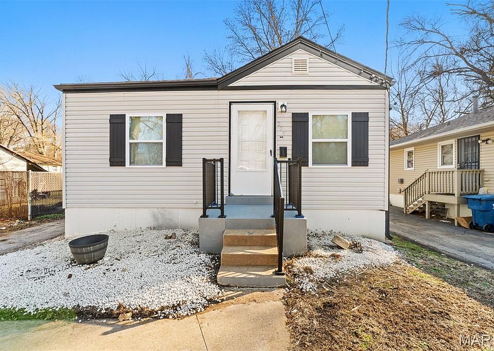 1st image of 204 Wiegel Dr