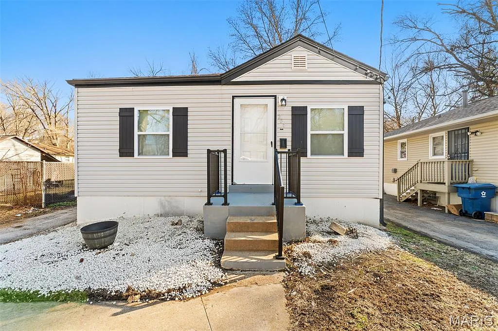 204 Wiegel Dr photo 1