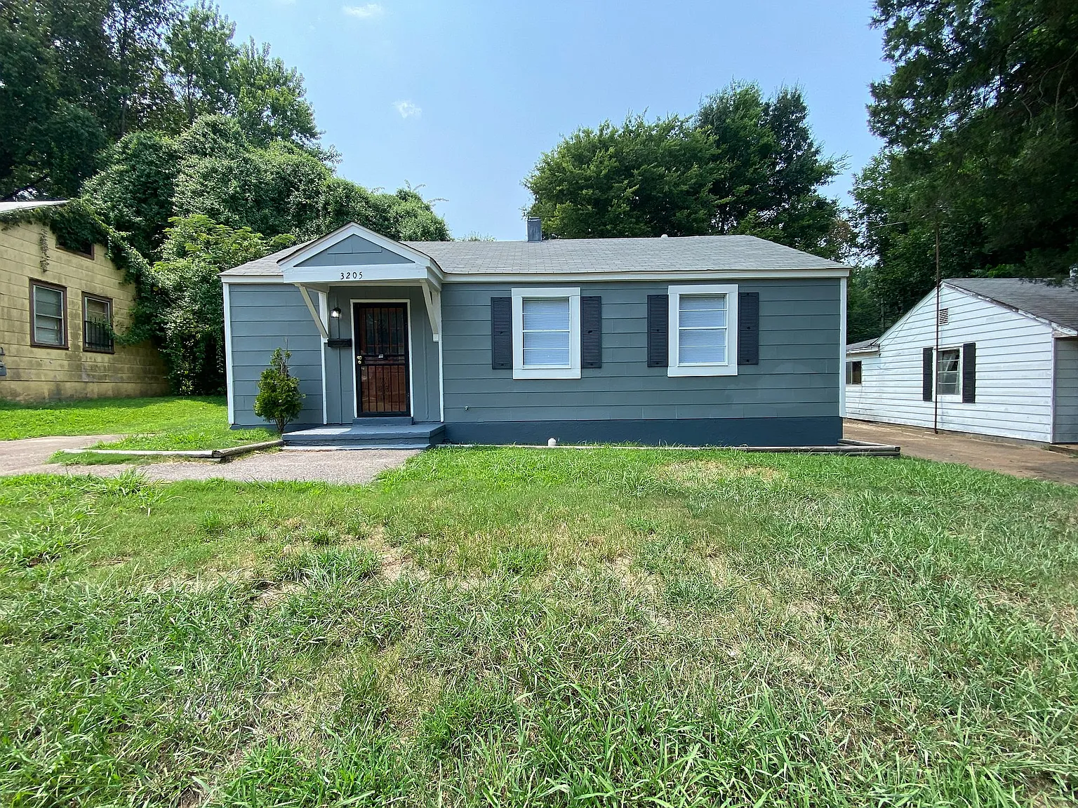 3205 Rochester Rd — Photo 1