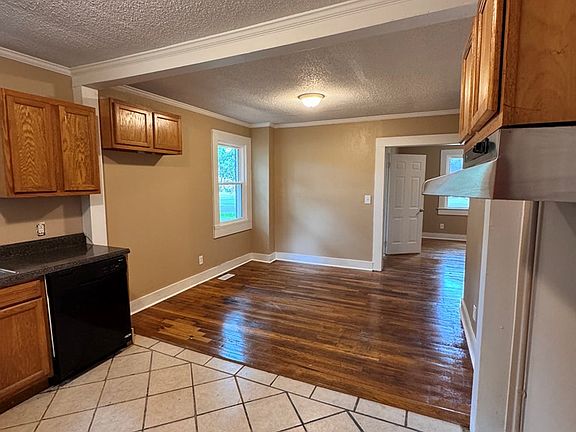 4th image of 320 E Camellia Dr