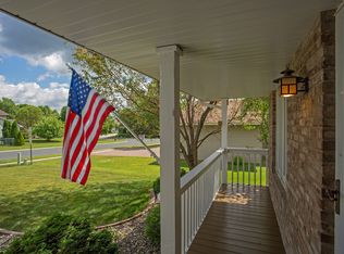 8721 Osprey Ln, Chanhassen, MN 55317