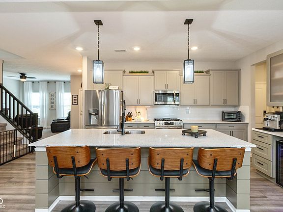 5th image of 910 Borealis Dr