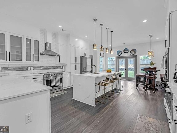 4th image of 2535 Octavia Ln