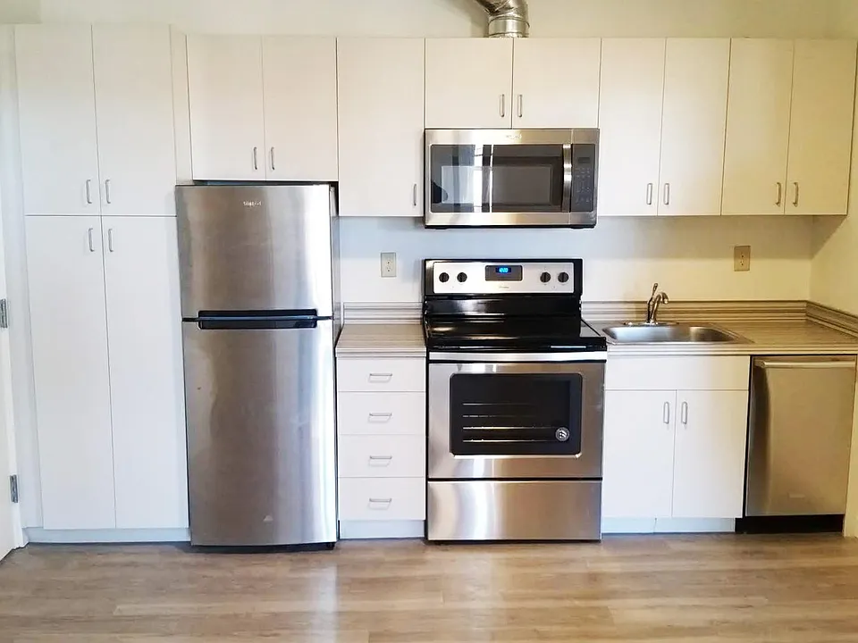 820 N Killingsworth St #304