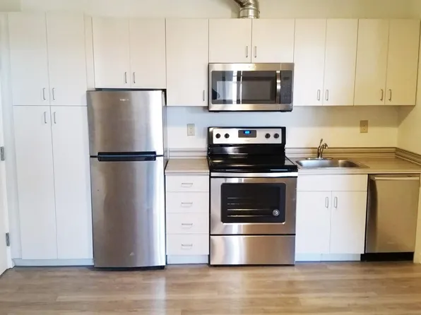 820 N Killingsworth St #304, Portland, OR 97217