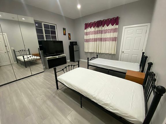 4th image of 233 W Elm Ave Room 2