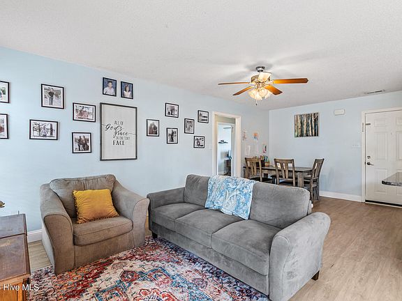 4th image of 300 Parkwood Drive