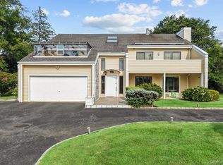 31 Westland Dr, Glen Cove, NY 11542