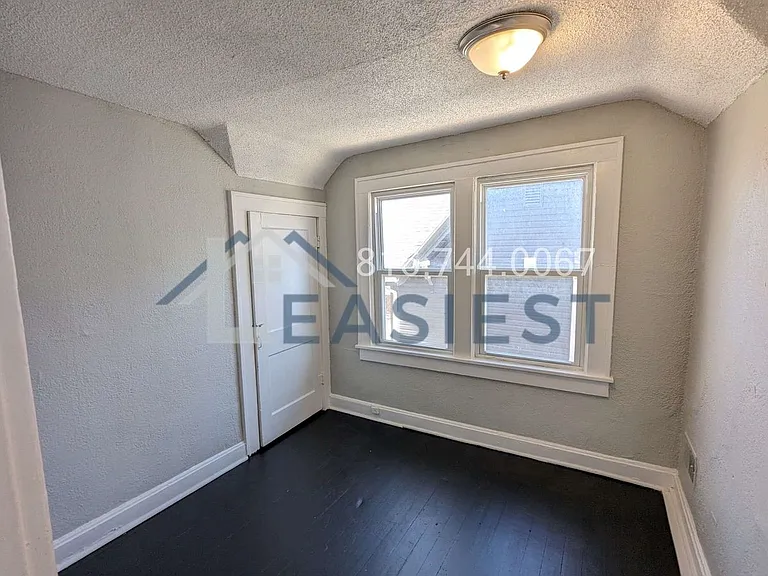 1816 E 55th St — Photo 10