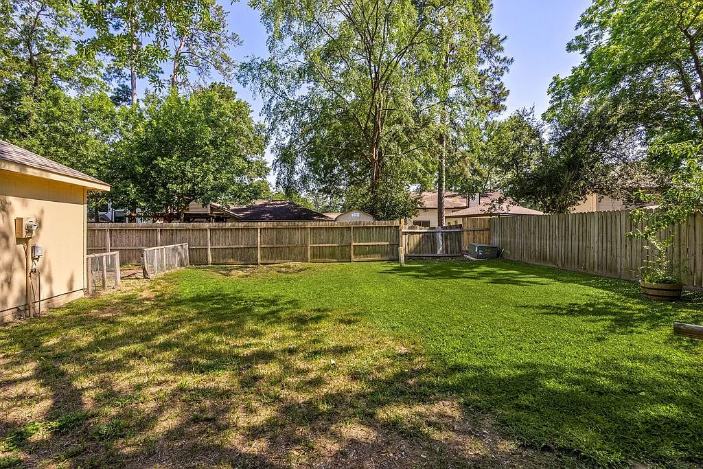4 bed, 2.5 bath, 2262 sqft, $2,300 — Photo 2
