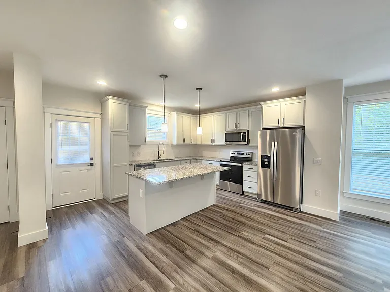 1128 Blueview Dr — Photo 7